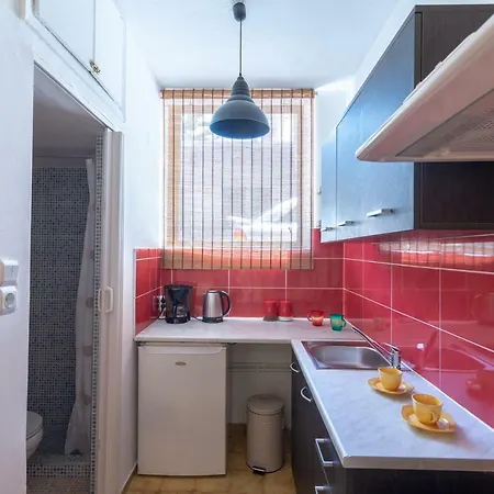Cozy Near Downtown Apartment